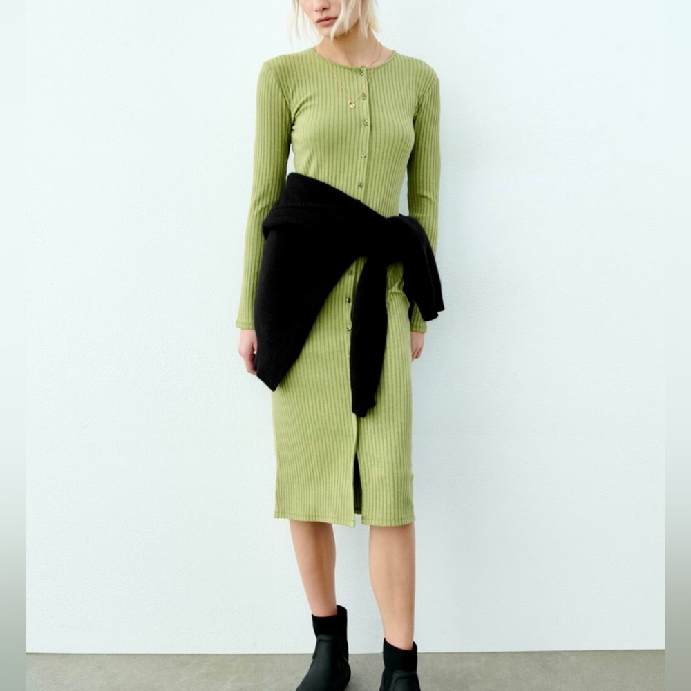 🥝 ZARA Green Ribbed Midi Dress with Buttons